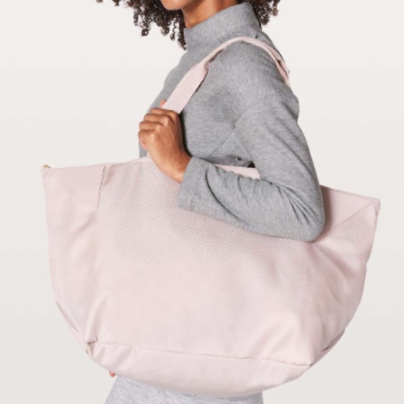 lululemon acute tote